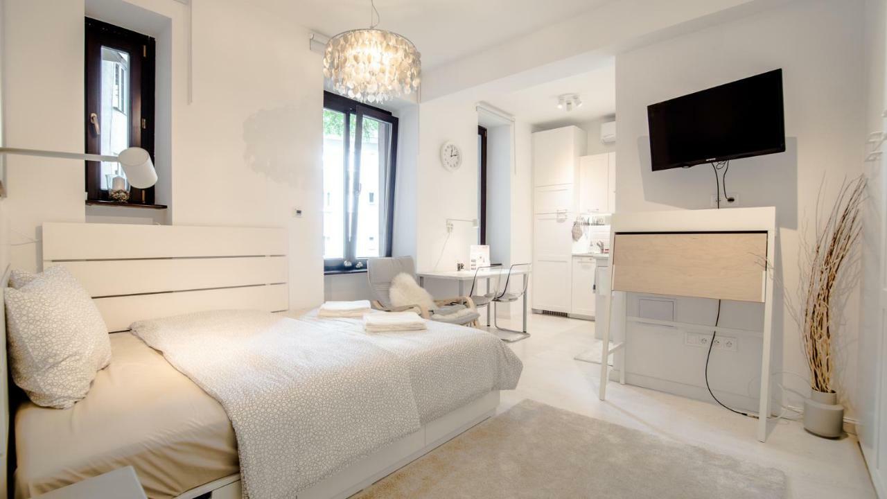White Apartments With Ac By Kovee Bratislava Ruang foto