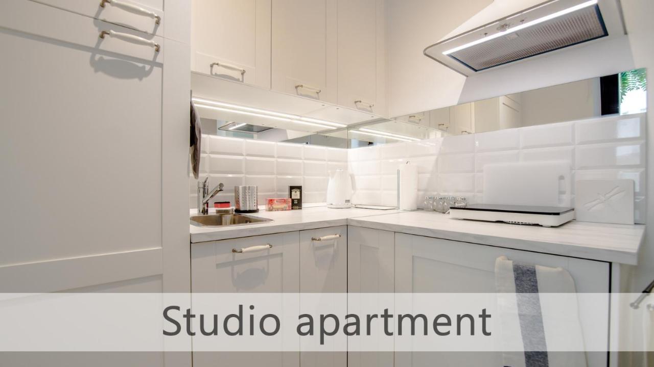 White Apartments With Ac By Kovee Bratislava Bagian luar foto
